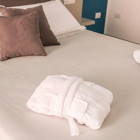 Toledo 16 Luxury Suites نابولي المظهر الخارجي الصورة