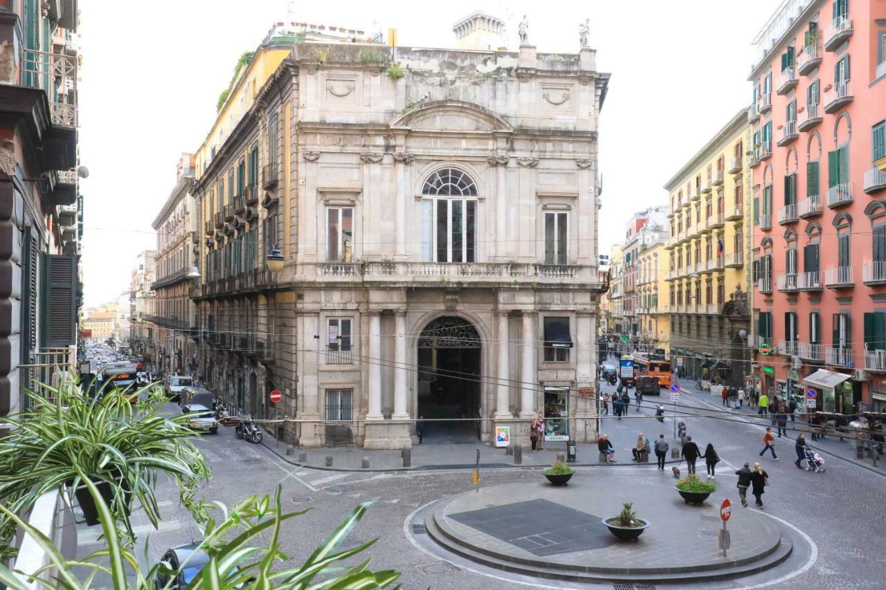 Toledo 16 Luxury Suites نابولي المظهر الخارجي الصورة