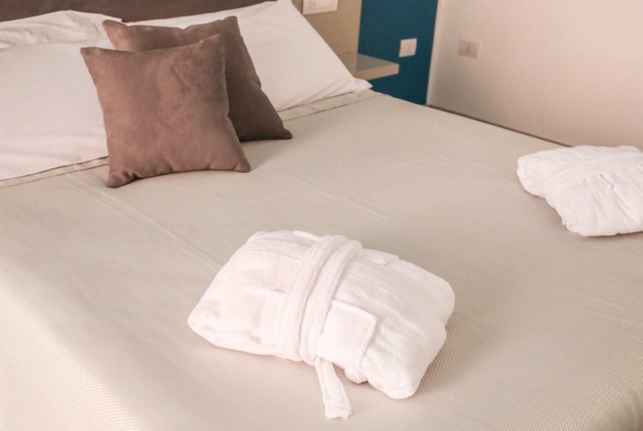 Toledo 16 Luxury Suites نابولي المظهر الخارجي الصورة